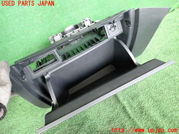 2UPJ-30697516]VW ポロ(AWDKL)グローブボックス1 中古_m0002.jpg