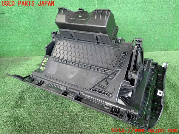 2UPJ-30697516]VW ポロ(AWDKL)グローブボックス1 中古_m0004.jpg