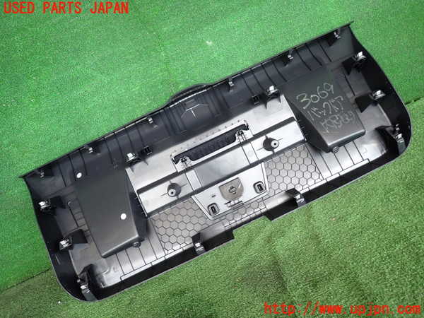 2UPJ-30691578]VW ポロ(AWDKL)バックドア内張り 中古_m0002.jpg