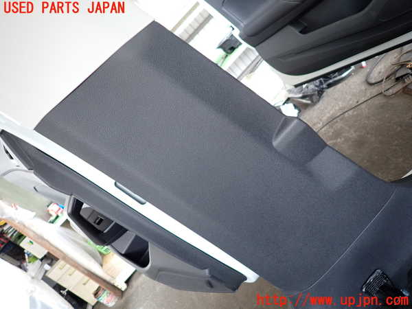 2UPJ-30697670]VW ポロ(AWDKL)左センターピラートリム 中古_m0003.jpg