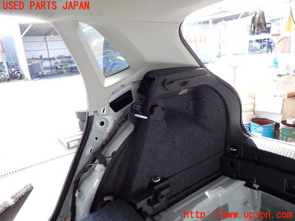 2UPJ-30697675]VW ポロ(AWDKL)右リアピラートリム 中古_m0001.jpg