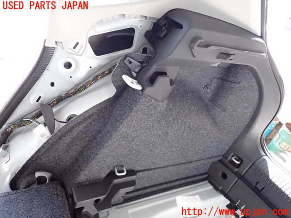 2UPJ-30697675]VW ポロ(AWDKL)右リアピラートリム 中古_m0003.jpg
