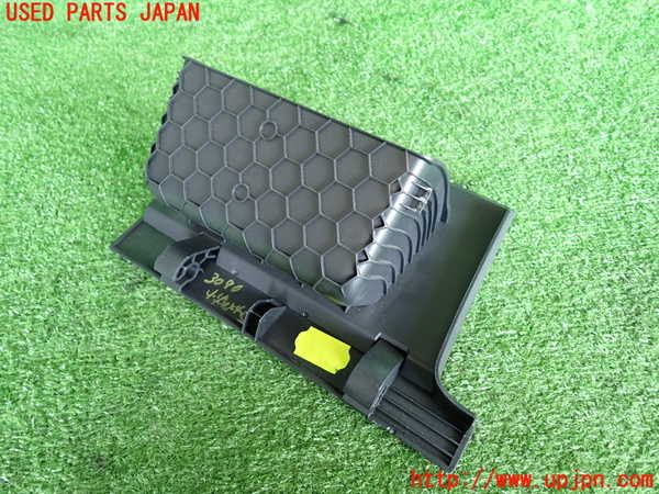2UPJ-30707841]VW ゴルフ(AUCJZ)小物入れ1 中古_m0003.jpg