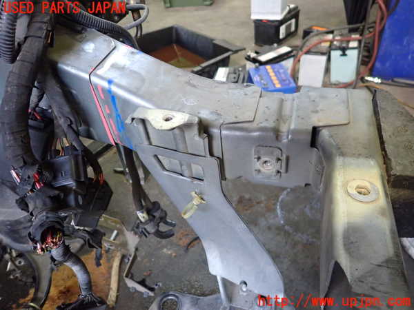 2UPJ-30711042]アルファロメオ・147 GTA(937AXL)コアサポート（カット） 中古_m0002.jpg
