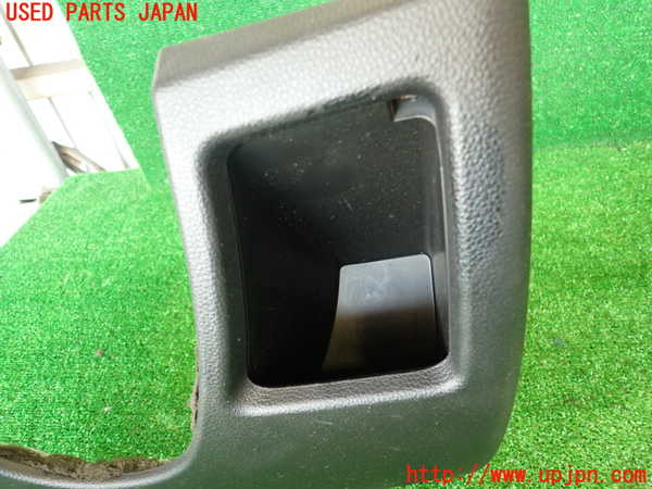 2UPJ-30727841]BMW 135i クーペ(UC35)小物入れ1 中古 (E82)_m0003.jpg