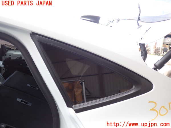 1UPJ-30741382]ジャガー・Eペイス(DF2NA)左クォーターガラス M1235 中古_m0001.jpg