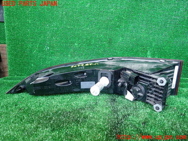 1UPJ-30741530]ジャガー・Eペイス(DF2NA)右テールランプ 中古_m0003.jpg