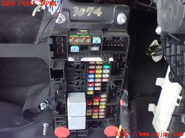 1UPJ-30746741]ジャガー・Eペイス(DF2NA)ヒューズボックス1 中古_m0001.jpg