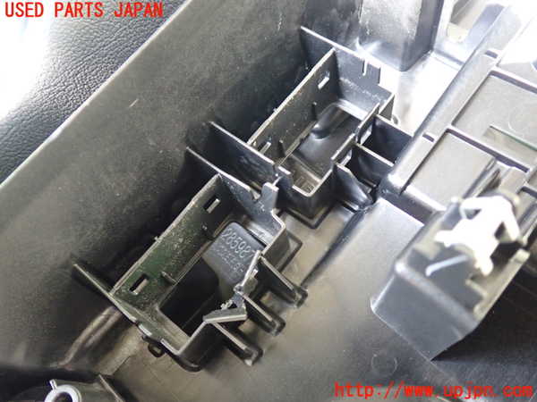 1UPJ-30747549]ジャガー・Eペイス(DF2NA)コンソール 中古_m0003.jpg