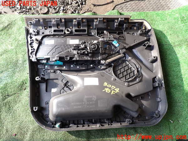 5UPJ-30741234]ジャガー・Eペイス(DF2NA)右前ドア内張り 中古_m0004.jpg