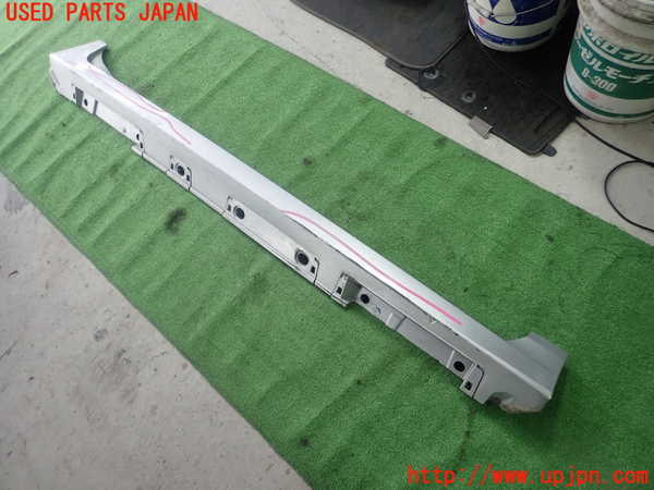1UPJ-30751390]レクサス・CT200h(ZWA10)右サイドステップ 中古_m0001.jpg