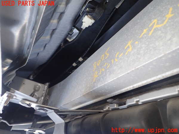 1UPJ-30751614]レクサス・CT200h(ZWA10)リアバンパーホースメント 中古_m0002.jpg