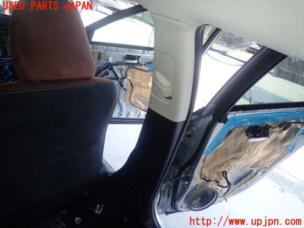 1UPJ-30757665]レクサス・CT200h(ZWA10)右センターピラートリム 中古_m0001.jpg
