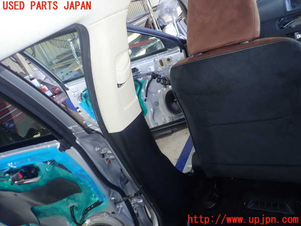 5UPJ-30757670]レクサス・CT200h(ZWA10)左センターピラートリム 中古_m0001.jpg
