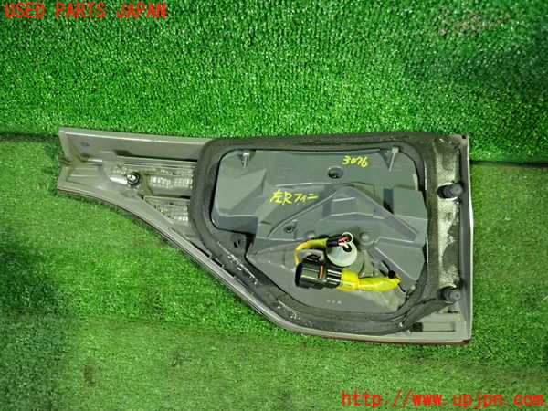 1UPJ-30761552]エスティマ(ACR50W)左リアフィニッシャー 中古_m0003.jpg