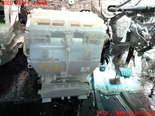 1UPJ-30766081]エスティマ(ACR50W)エバポレーター1(フロント) 中古_m0001.jpg
