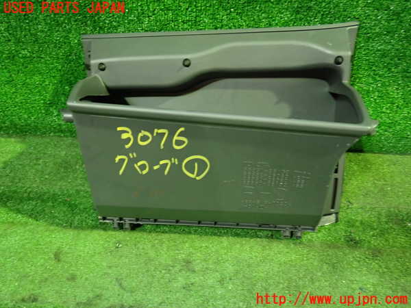 1UPJ-30767516]エスティマ(ACR50W)グローブボックス1 中古_m0004.jpg