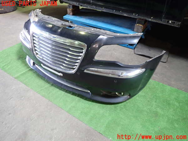 1UPJ-30771010]クライスラー・300(LX36)フロントバンパー 中古_m0002.jpg