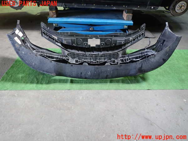 1UPJ-30771010]クライスラー・300(LX36)フロントバンパー 中古_m0003.jpg