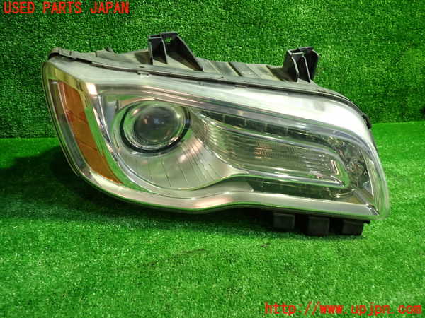 1UPJ-30771130]クライスラー・300(LX36)右ヘッドライト HID 中古_m0001.jpg