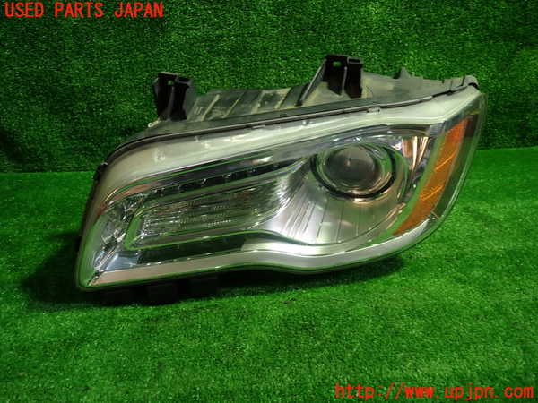 1UPJ-30771132]クライスラー・300(LX36)左ヘッドライト HID 中古_m0001.jpg
