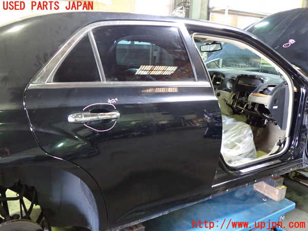 1UPJ-30771290]クライスラー・300(LX36)右後ドア 中古 PGW M504 43R-000262_m0001.jpg