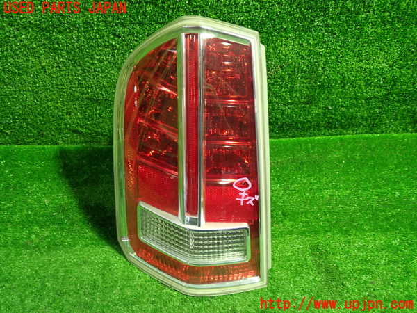 1UPJ-30771536]クライスラー・300(LX36)左テールランプ 中古_m0001.jpg