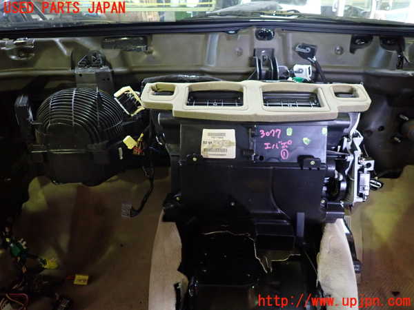 1UPJ-30776081]クライスラー・300(LX36)エバポレーター1 中古_m0001.jpg