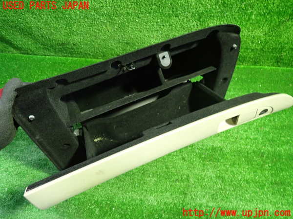 1UPJ-30777516]クライスラー・300(LX36)グローブボックス1 中古_m0003.jpg