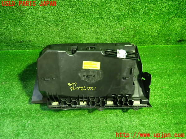 1UPJ-30777516]クライスラー・300(LX36)グローブボックス1 中古_m0005.jpg