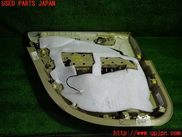 1UPJ-30771294]クライスラー・300(LX36)右後ドア内張り 中古_m0003.jpg