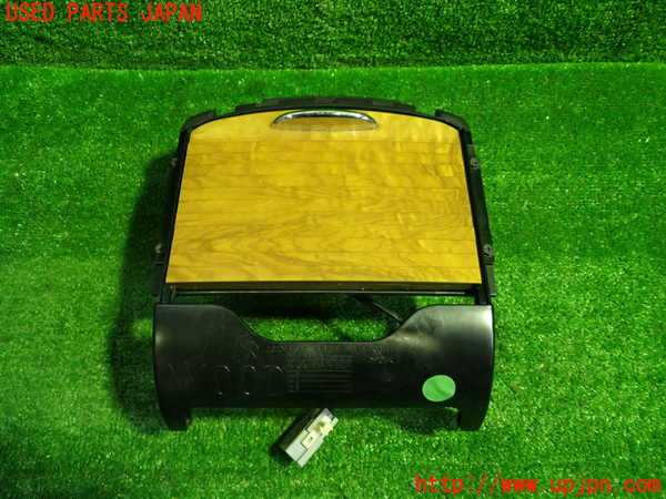 1UPJ-30777810]クライスラー・300(LX36)ドリンクホルダー 中古_m0001.jpg