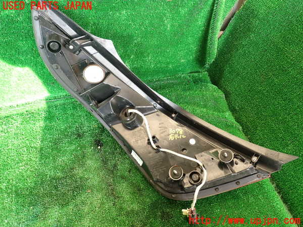 1UPJ-30781530]ジャガー・XJ(J12LA)右テールランプ 中古_m0002.jpg