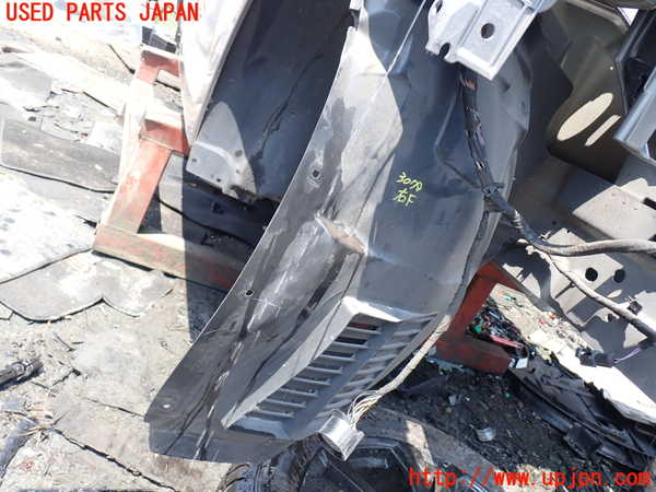 1UPJ-30781090]ジャガー・XJ(J12LA)右前フェンダーライナー 中古_m0001.jpg