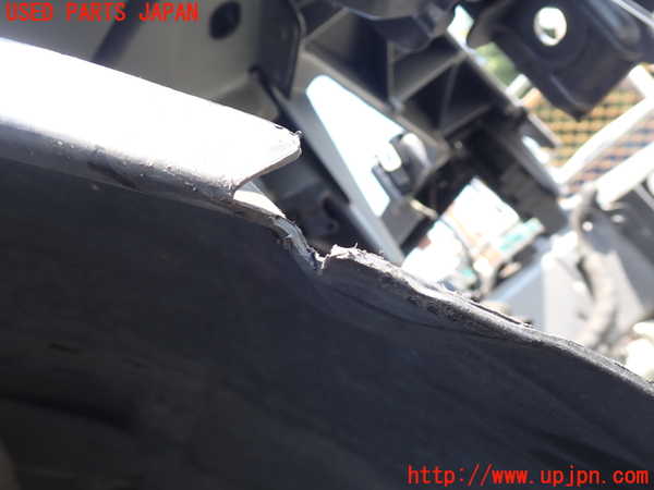 1UPJ-30781090]ジャガー・XJ(J12LA)右前フェンダーライナー 中古_m0004.jpg