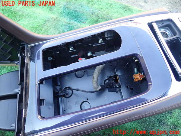 1UPJ-30787540]ジャガー・XJ(J12LA)センターコンソール 中古_m0002.jpg