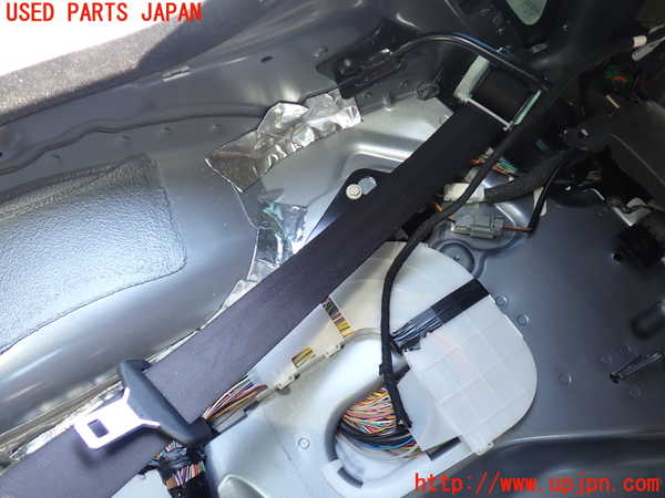 1UPJ-30787155]ジャガー・XJ(J12LA)右2列目シートベルト 中古_m0001.jpg