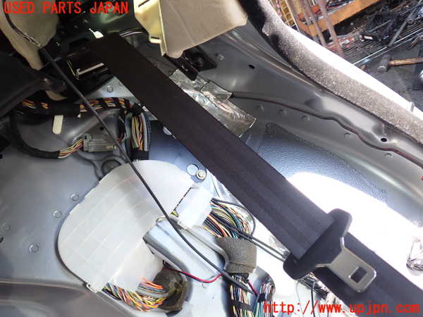 1UPJ-30787185]ジャガー・XJ(J12LA)左2列目シートベルト 中古_m0001.jpg
