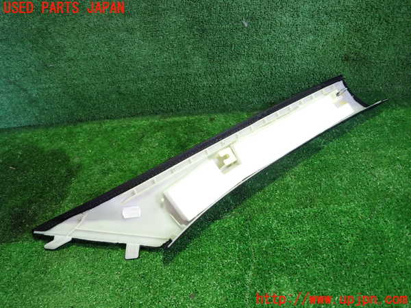 1UPJ-30797660]BMW 320i(3B20)左フロントピラートリム 中古_m0002.jpg