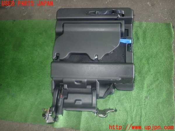 1UPJ-30807235]セレナ e-POWER C27系(HFC27)右3列目シート 中古_m0005.jpg