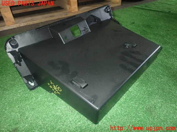 1UPJ-30807843]セレナ e-POWER C27系(HFC27)小物入れ3 中古_m0002.jpg