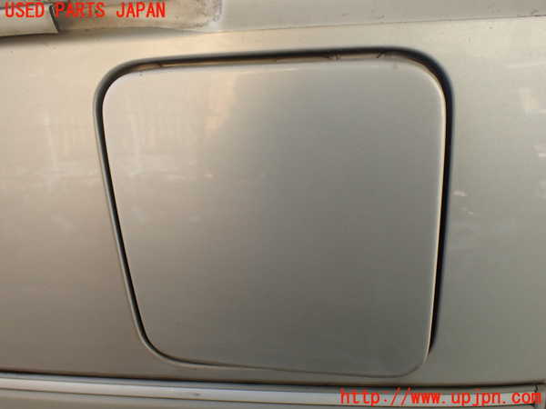 5UPJ-30841690]ハイエースワゴン100系(KZH106W)フューエルリッド 中古_m0001.jpg