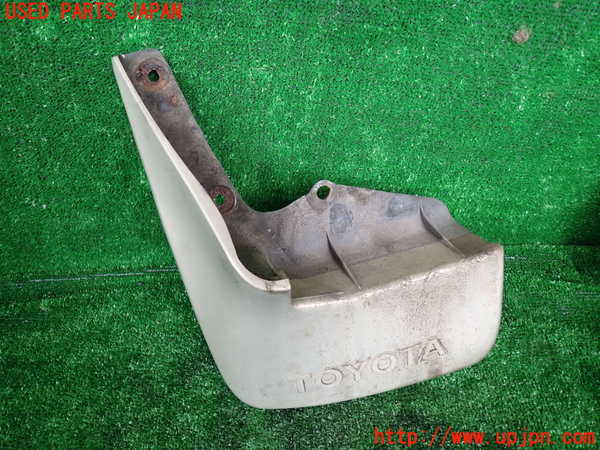 5UPJ-30841456]ハイエースワゴン100系(KZH106W)左リアマッドガード(泥除け) 中古_m0002.jpg