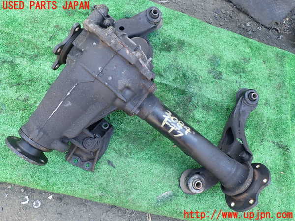 5UPJ-30844350]ハイエースワゴン100系(KZH106W)フロントデフ 中古_m0001.jpg