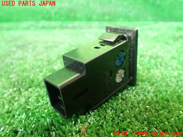 1UPJ-30846308]ハイエースワゴン100系(KZH106W)スイッチ3 (AC100V) 中古_m0002.jpg