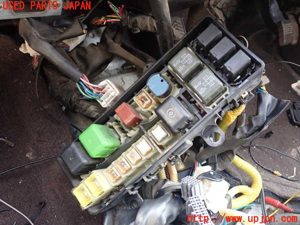 1UPJ-30846741]ハイエースワゴン100系(KZH106W)ヒューズボックス1 中古_m0001.jpg