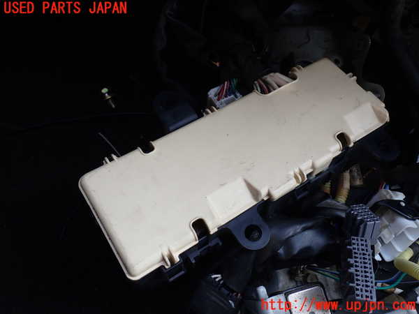 1UPJ-30846741]ハイエースワゴン100系(KZH106W)ヒューズボックス1 中古_m0002.jpg