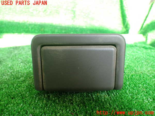 1UPJ-30847821]ハイエースワゴン100系(KZH106W)灰皿1 中古_m0001.jpg