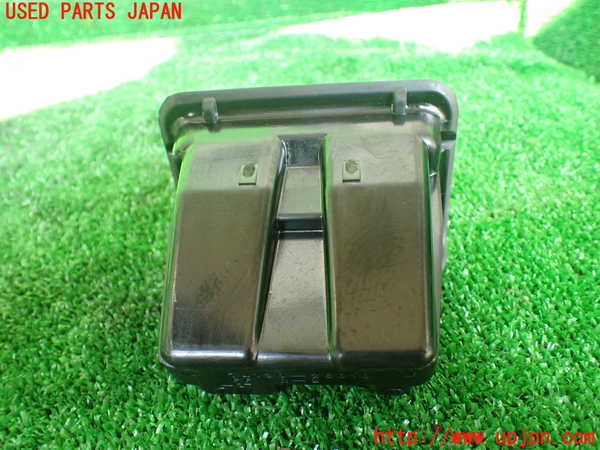 1UPJ-30847821]ハイエースワゴン100系(KZH106W)灰皿1 中古_m0003.jpg