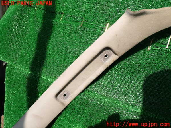 1UPJ-30847655]ハイエースワゴン100系(KZH106W)右フロントピラートリム 中古_m0002.jpg